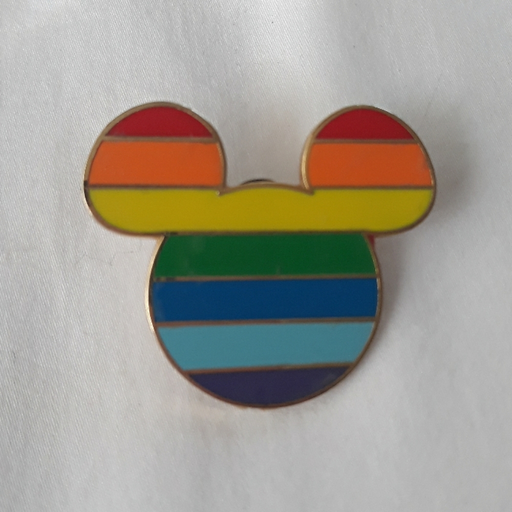 ❤... Mickey Mouse Pin